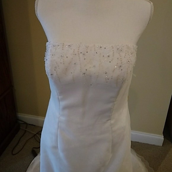 Wedding gown, size 12 - Picture 2 of 6